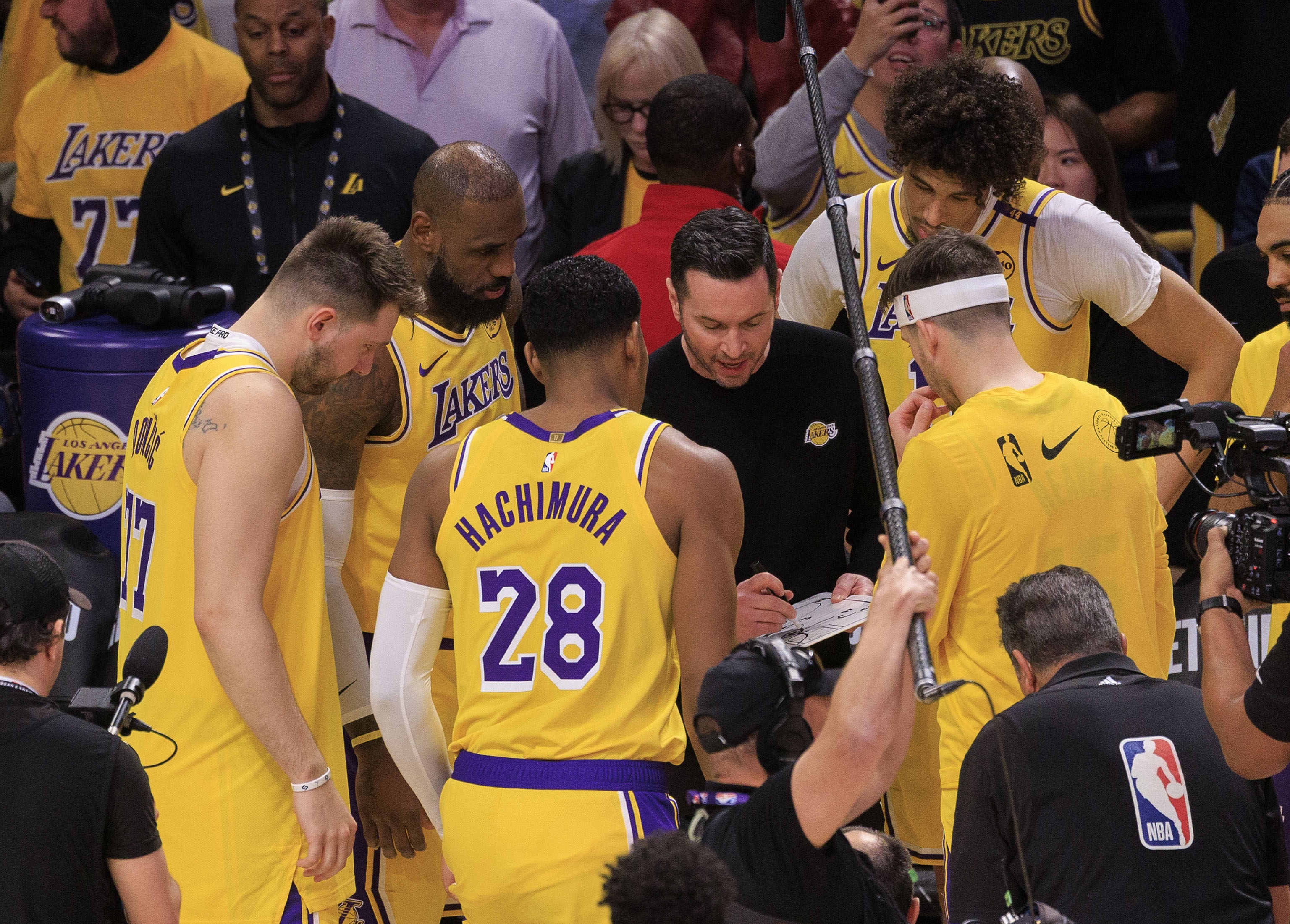 皇冠体育APP-湖人本赛季限制对手命中率48.9%联盟第三差 队史近40年最烂！